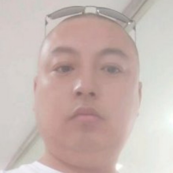 大树漫步自信的照片