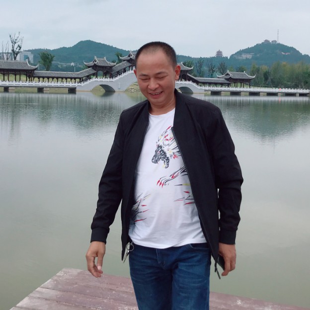 欢呼深拥尘宵的照片