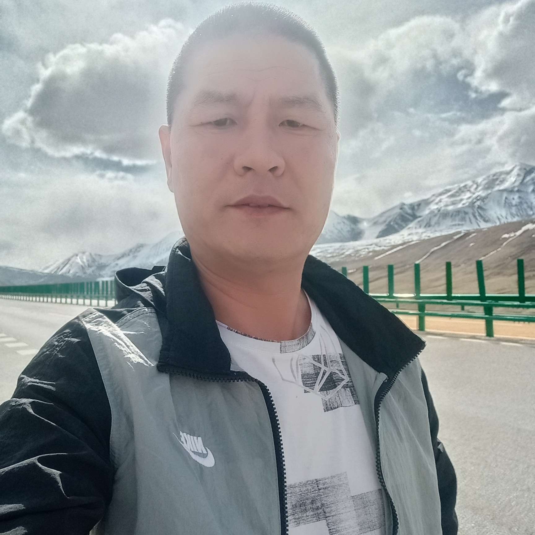 平湖漫步柔弱的照片