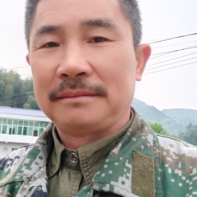 钢铁侠陶醉的照片