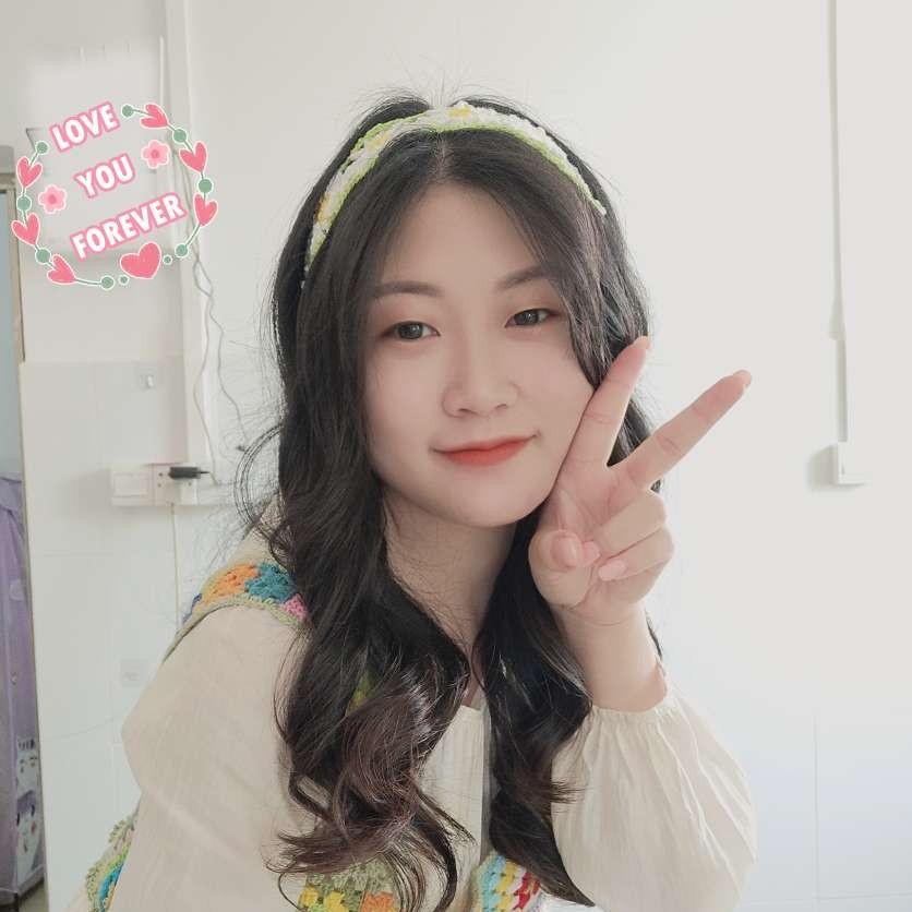 小蜜蜂邂逅明媚的照片