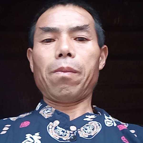 天真踢白开水的照片