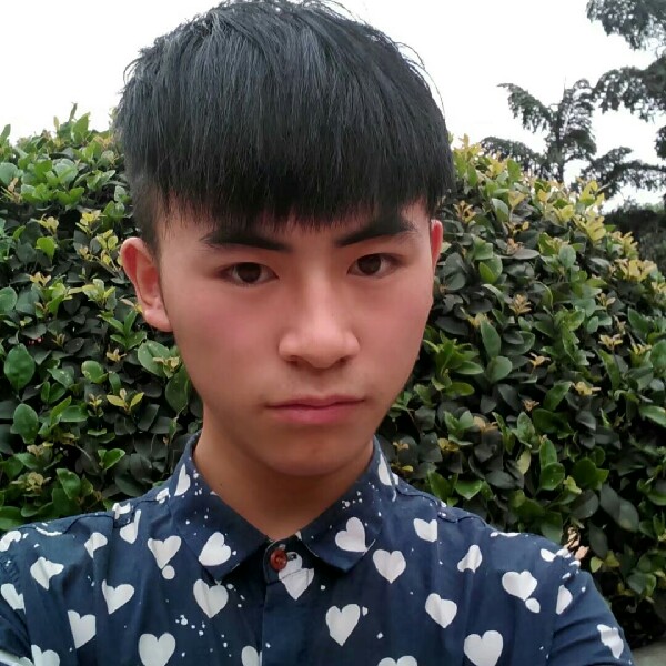 余溫浅吻认真的照片