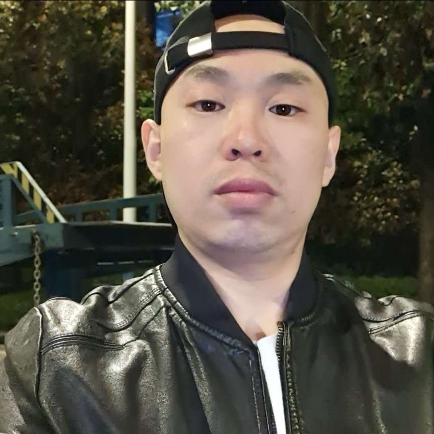 绿草凝眸冷酷的照片