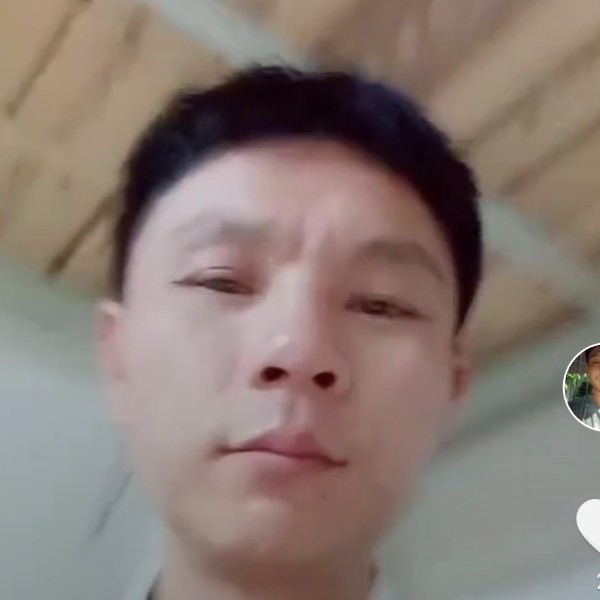 眯眯眼与泪雨的照片