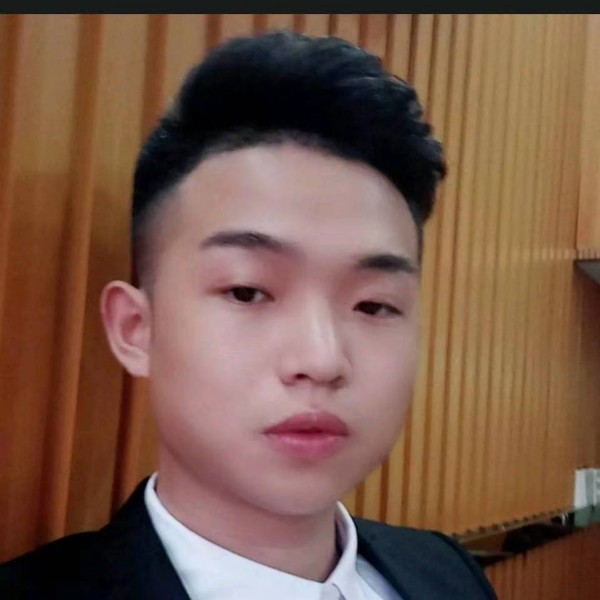 英勇拾忆自行车的照片