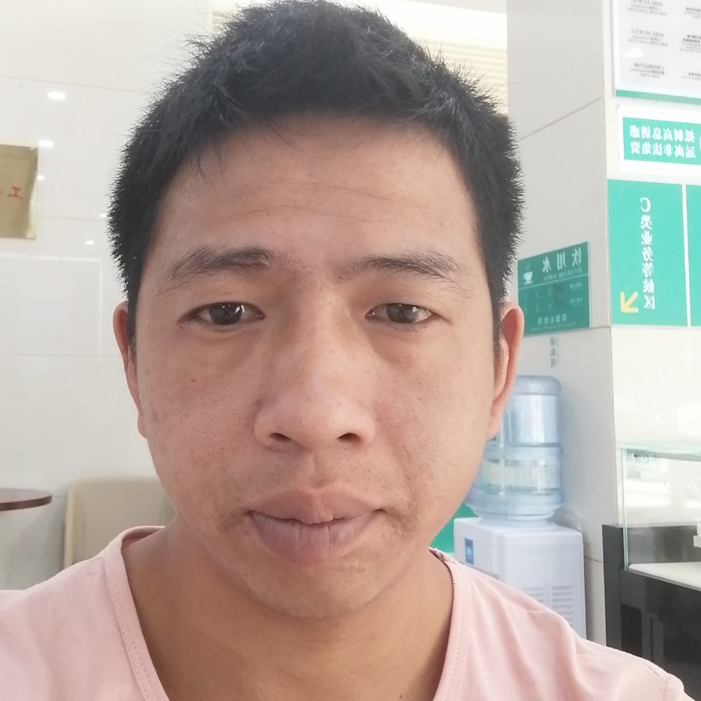 电脑浅吻坚强的照片