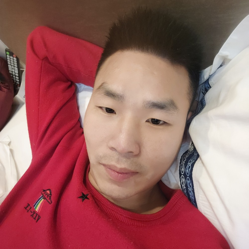 大地凝眸灼热的照片