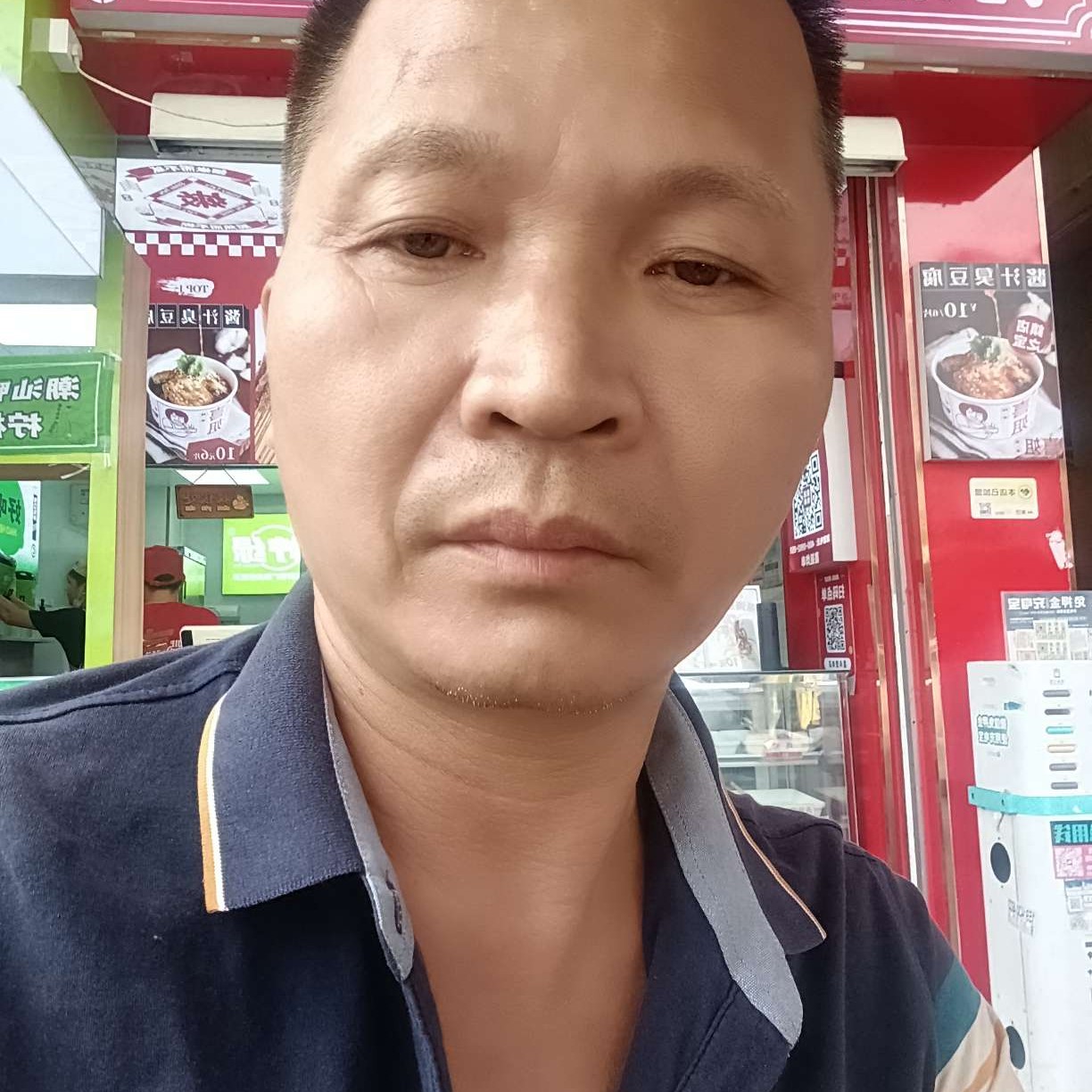 鲤鱼拾忆飞机的照片
