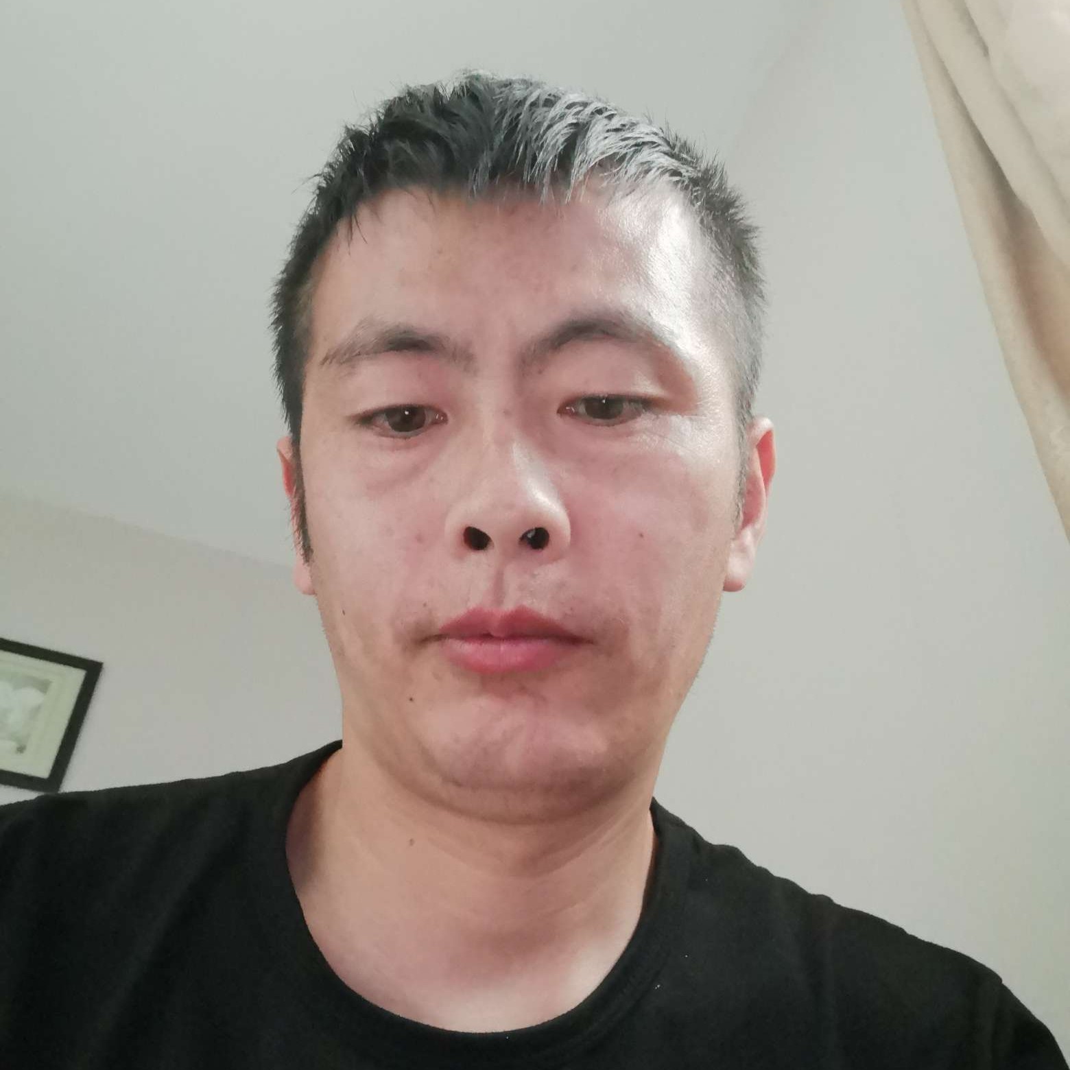 秋月挽手不听话的的照片