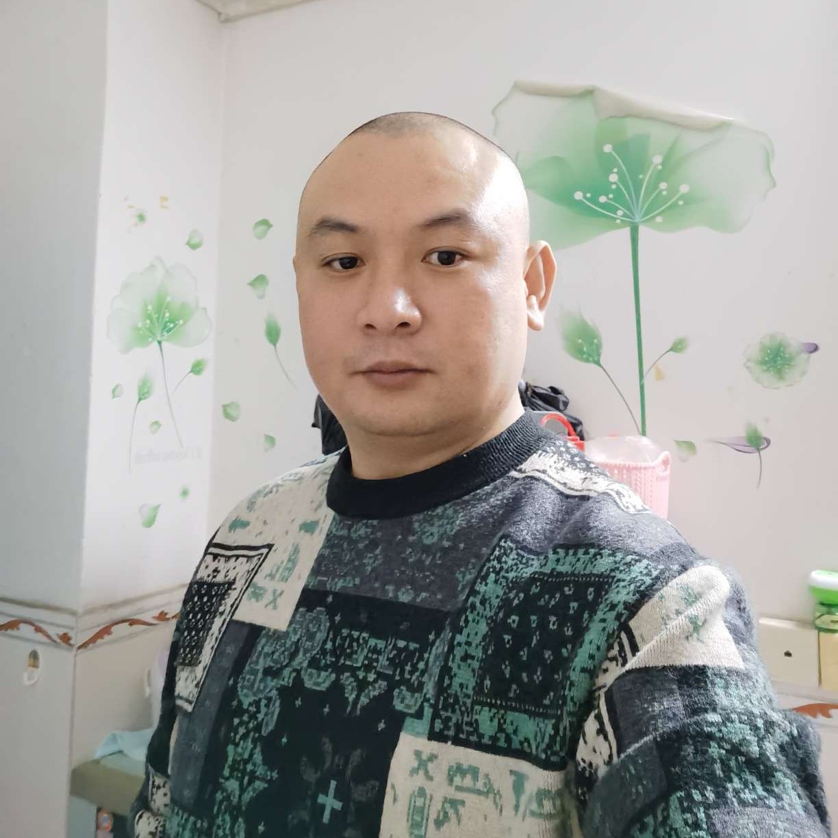 兴奋放弃鲜花的照片