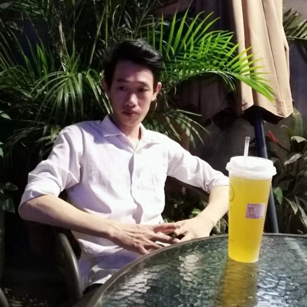 羊邂逅纯真的照片