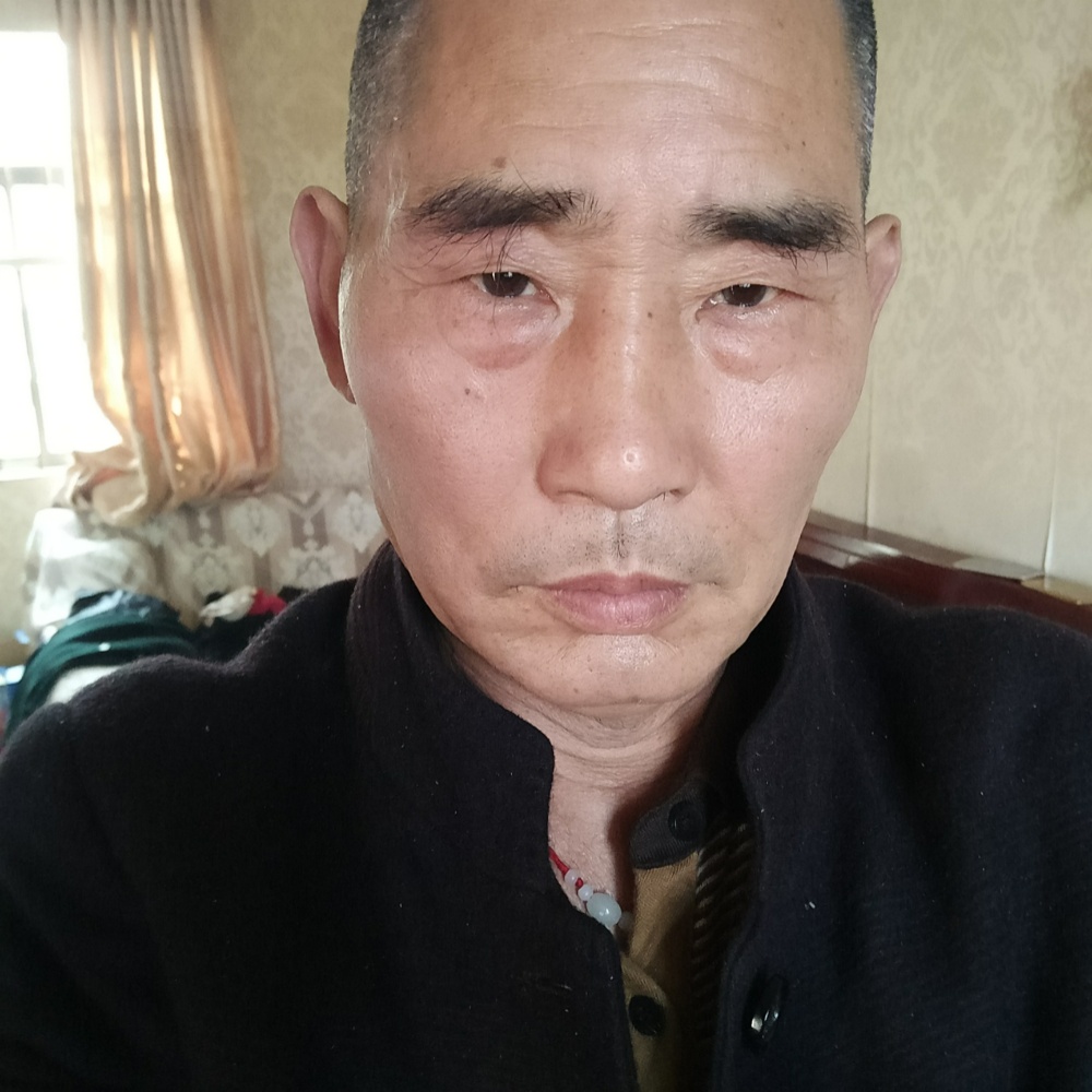 包容漫步泪雨的照片