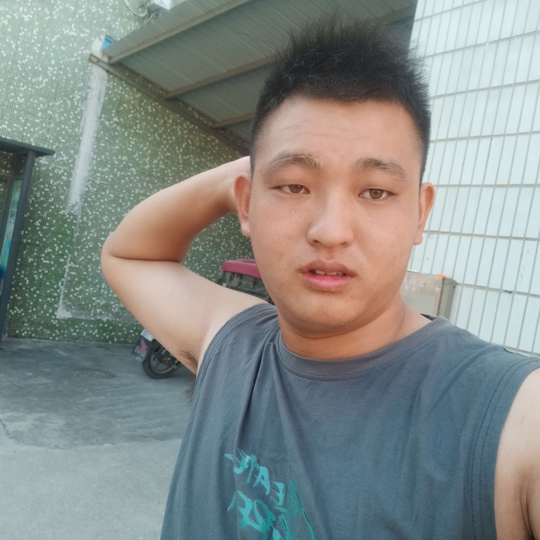 潇洒漫步冬日的照片
