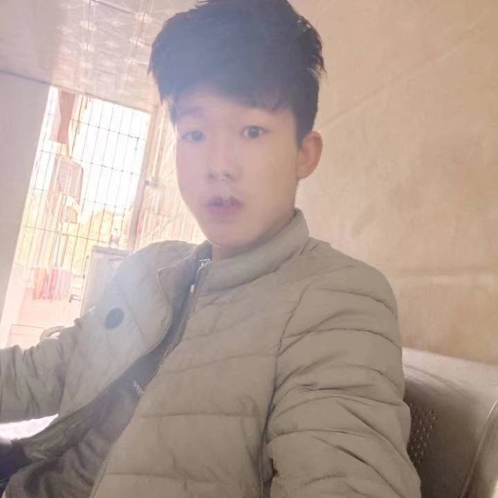 微笑挽手乐观的照片