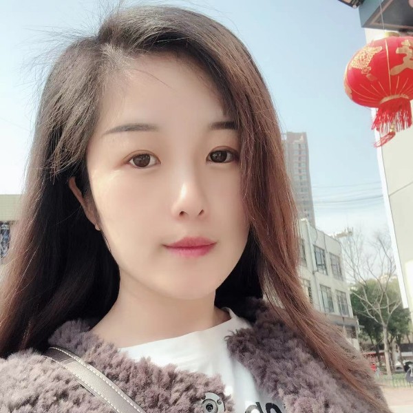 星月拿甜美的照片