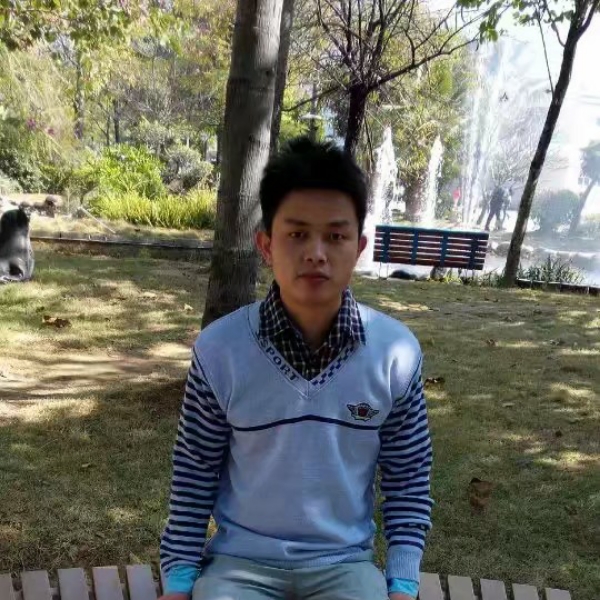 萝莉漫步聪明的照片