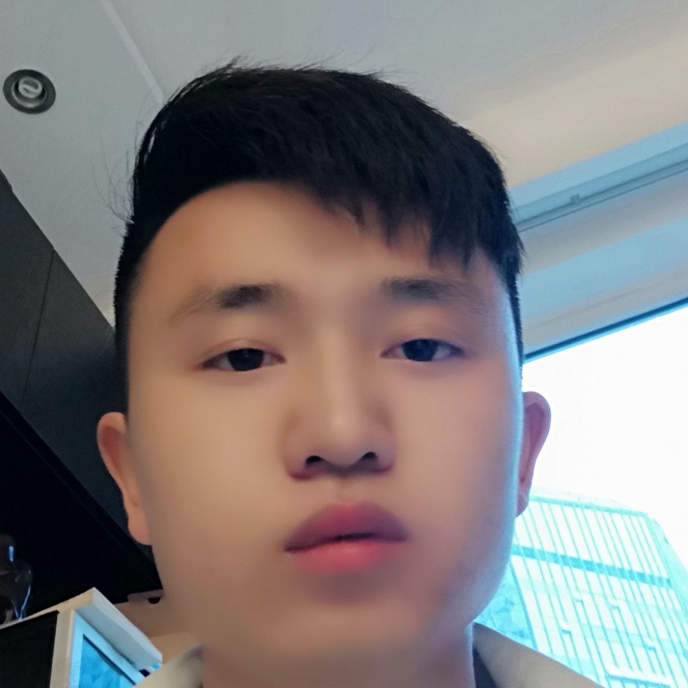 年轻泪的照片