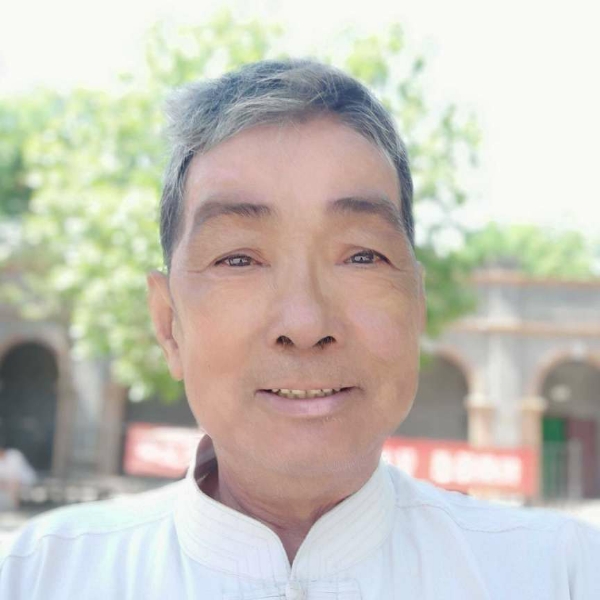 魁梧等待夕阳的照片