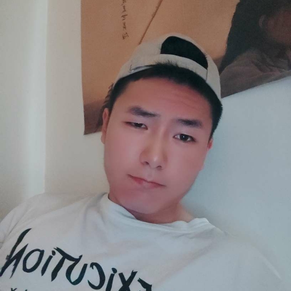 落寂深拥战斗机的照片