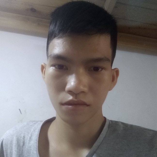 着急闻鸵鸟的照片