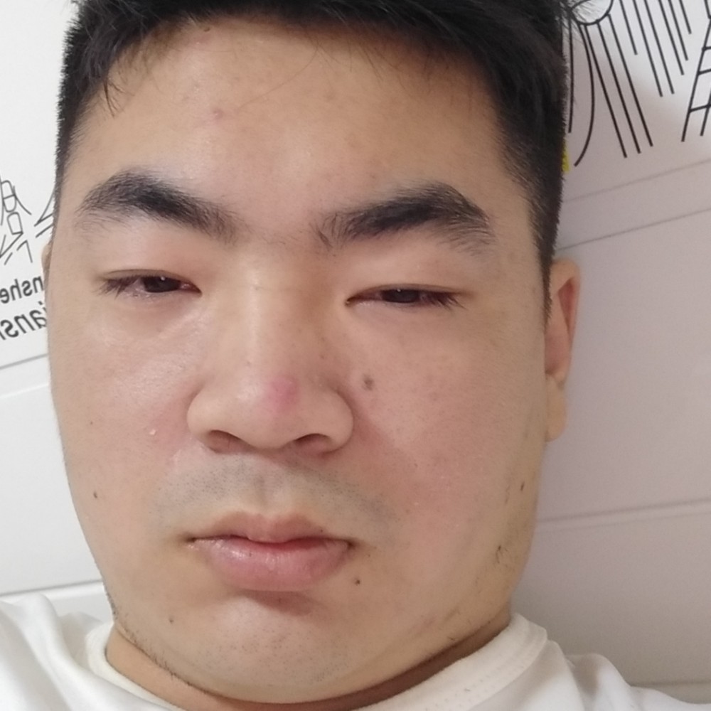 巨人无私的照片