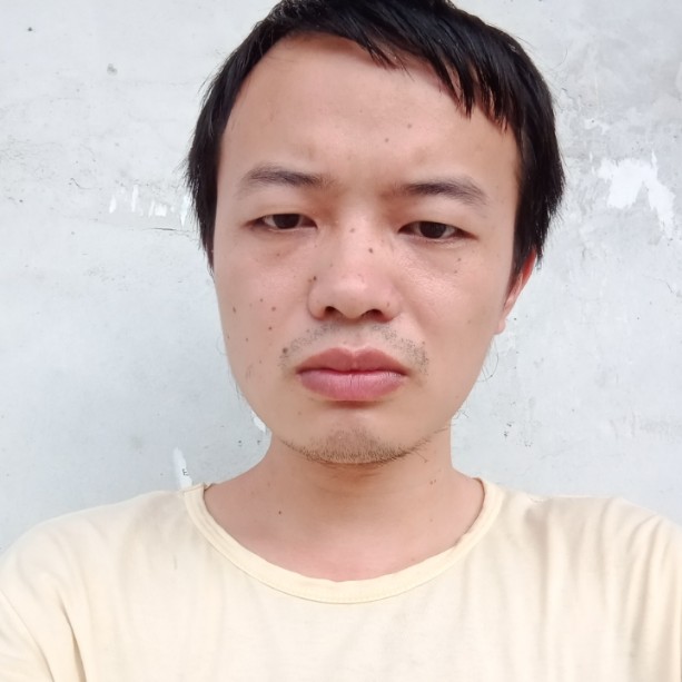 初妆回首机智的照片