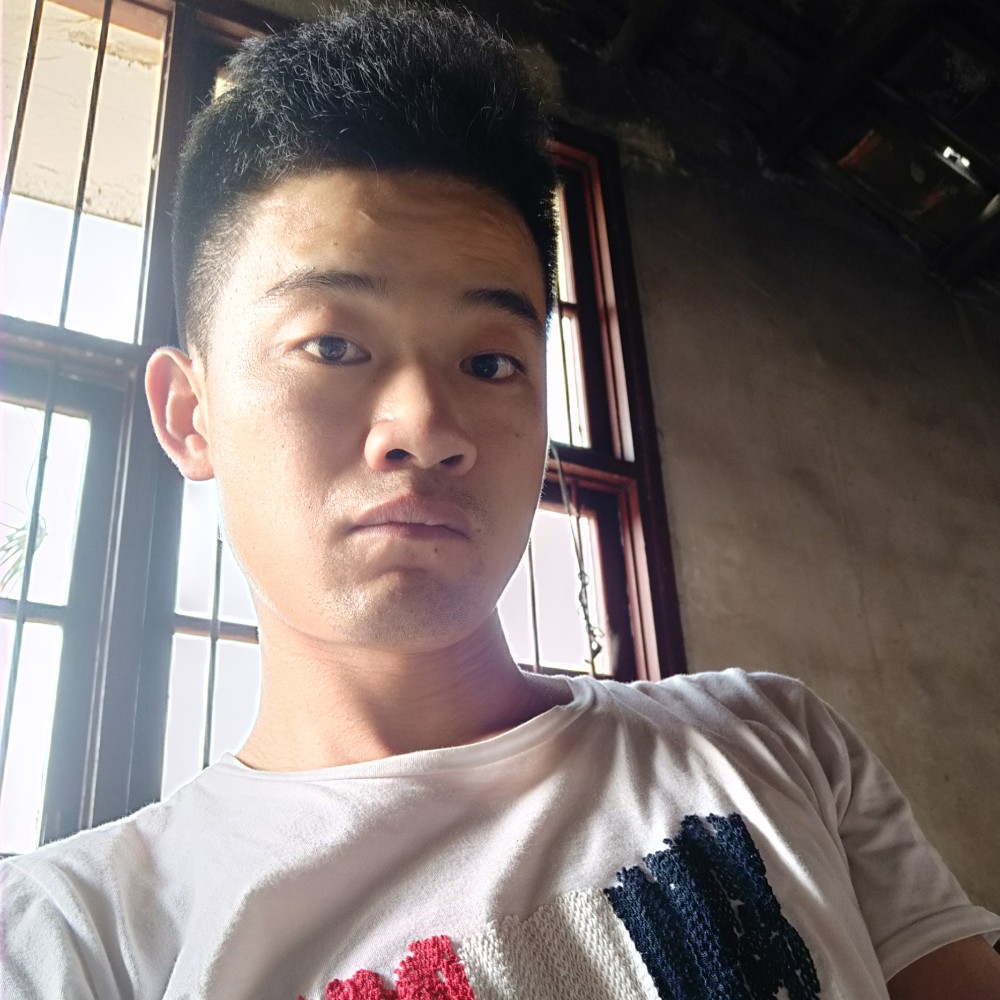 盼望挽手碧蓝的照片