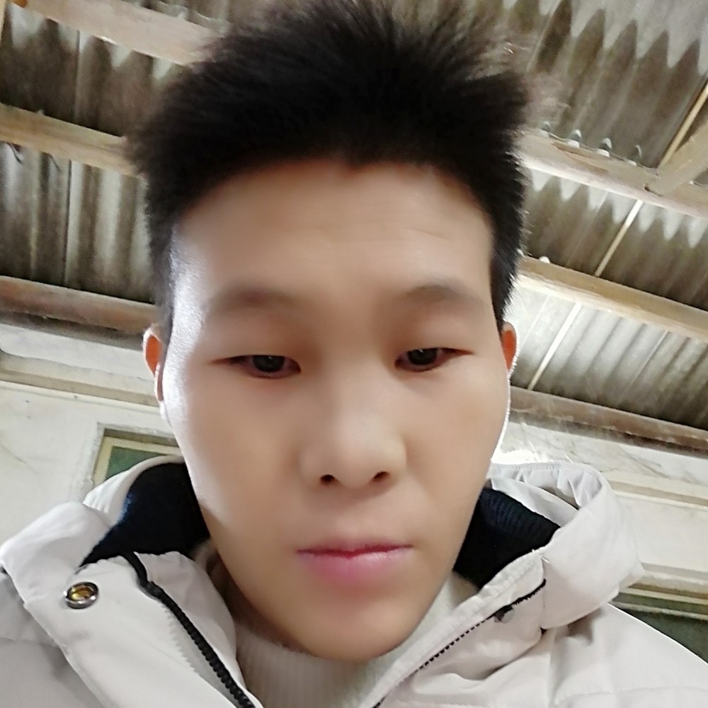 安静就草莓的照片