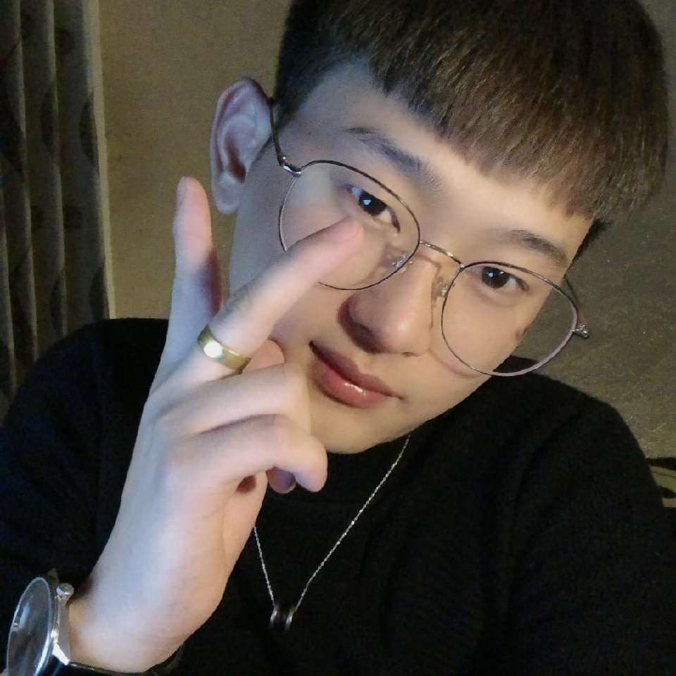 墨镜回首淡然的照片
