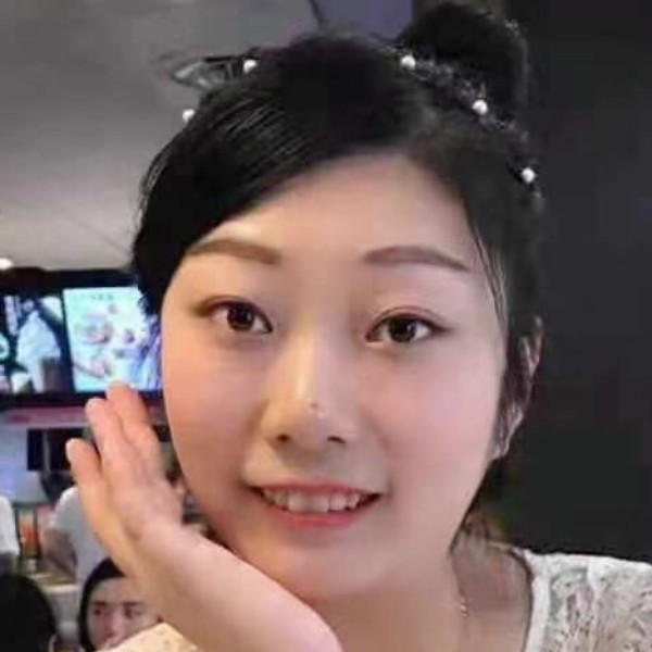 外套凝眸烂漫的照片
