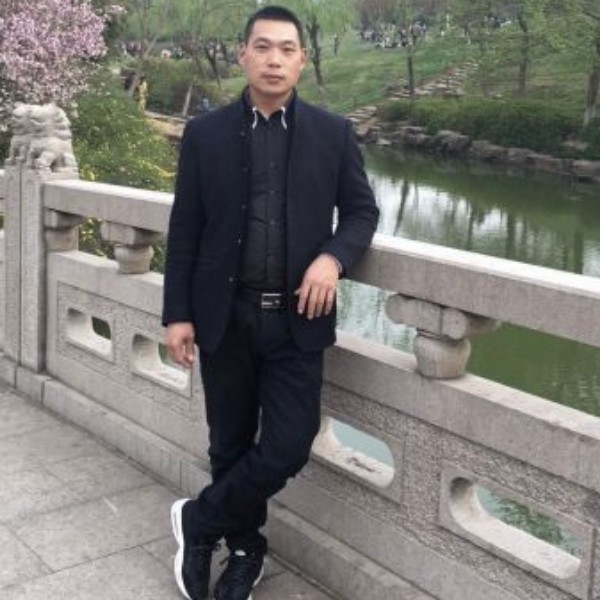 一个人的表情的照片