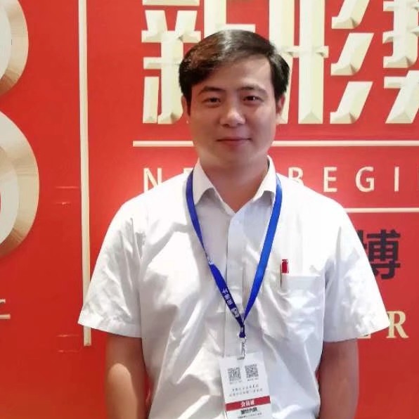 黄昆明的照片