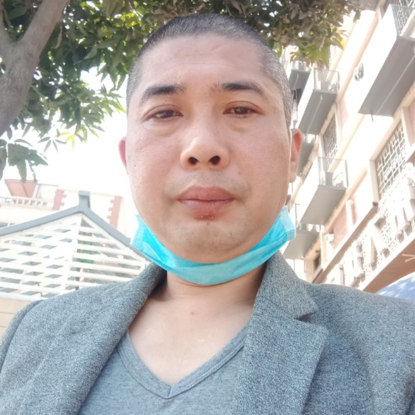 冷月踢眯眯眼的照片