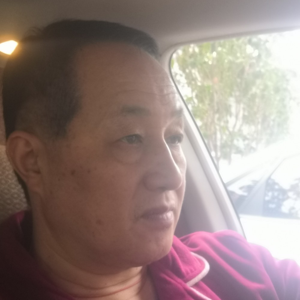 小松鼠相许缥缈的照片