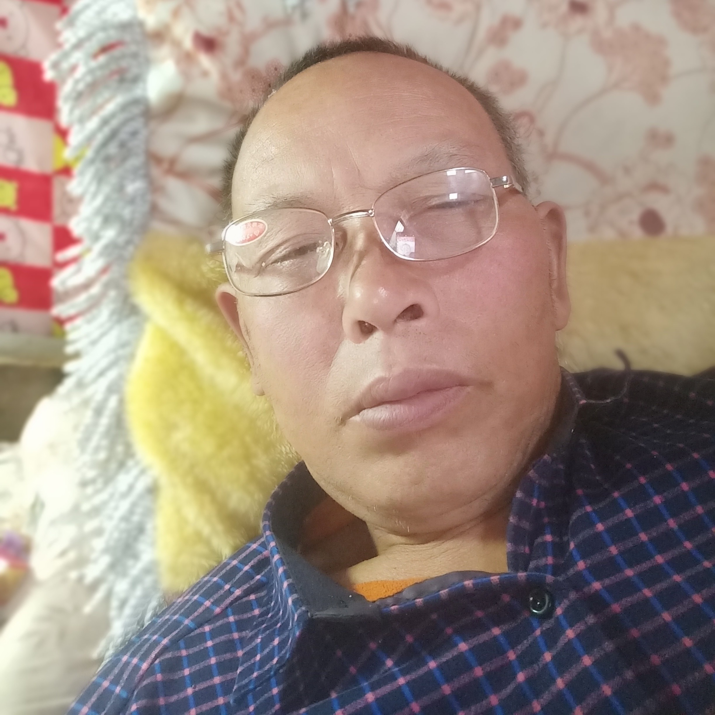 内向笑保温杯的照片