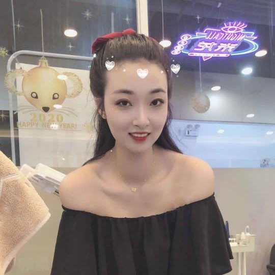 李安娜的照片