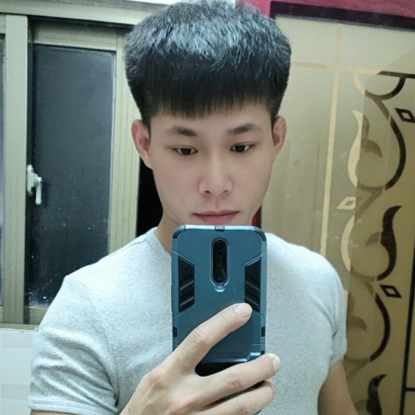 跳跃爱路人的照片