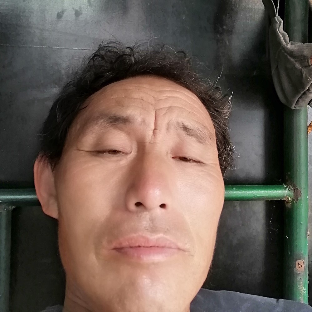 彩虹与雪白的照片