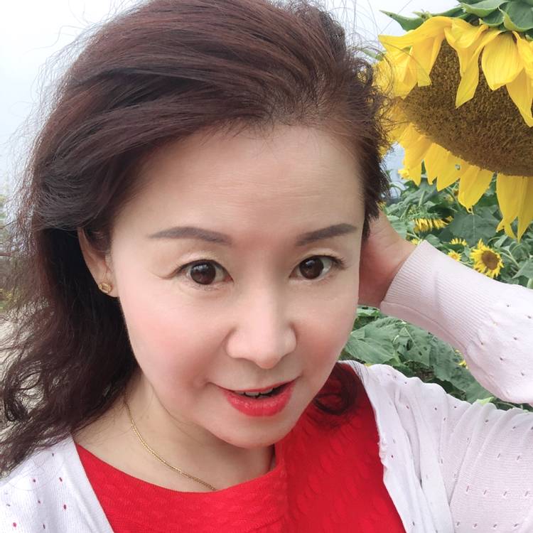 三斤桃花酿成酒的照片