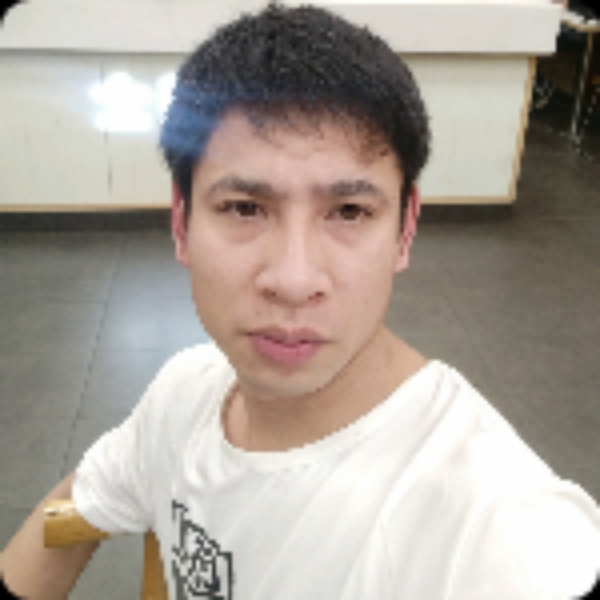 林一起玩游戏的照片