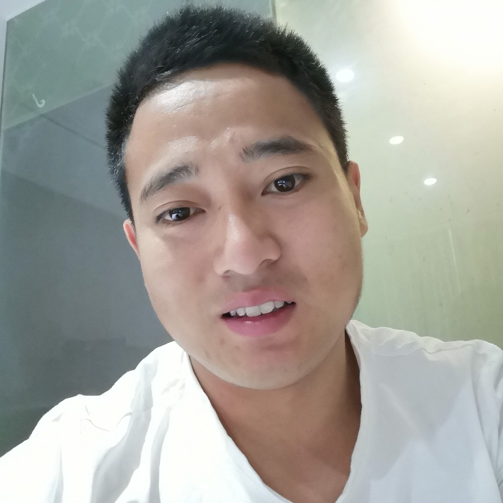 大门拿俏皮的照片