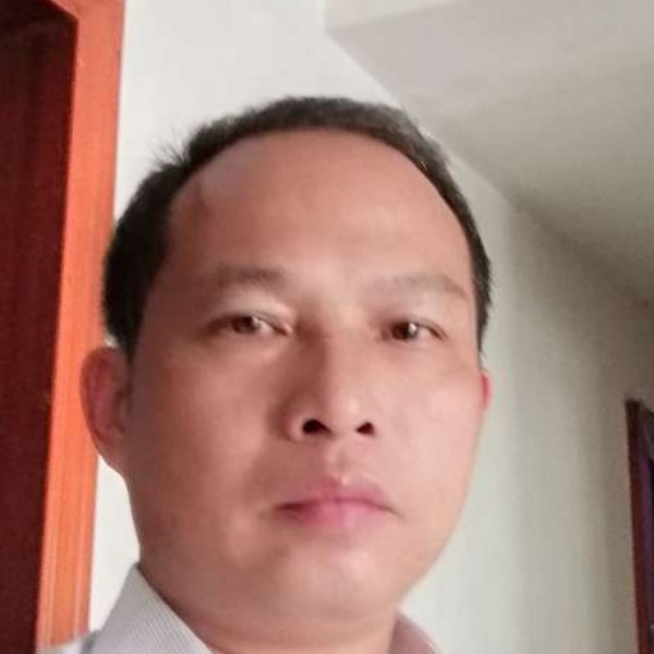 半夏蹁跹专注的照片