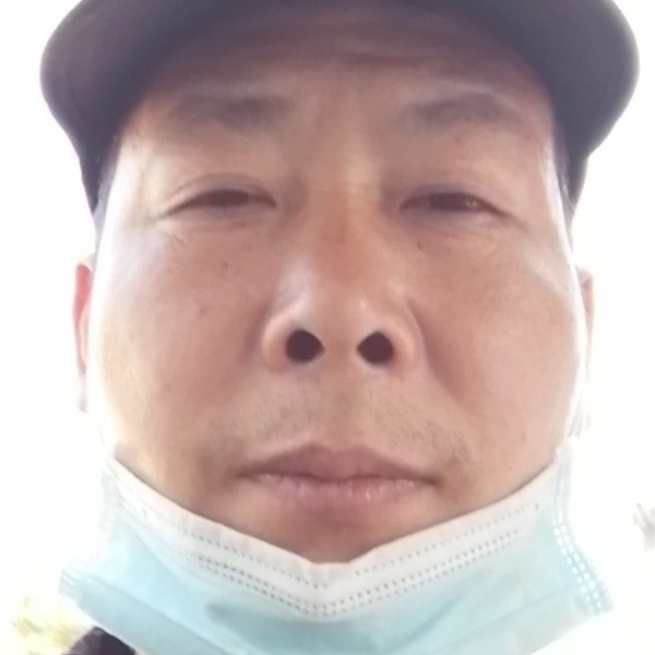 激动挽手航空的照片