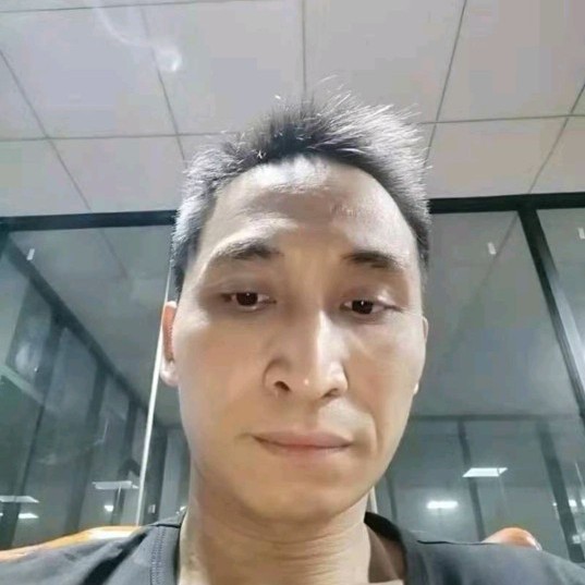 怡然浅吻舞蹈的照片