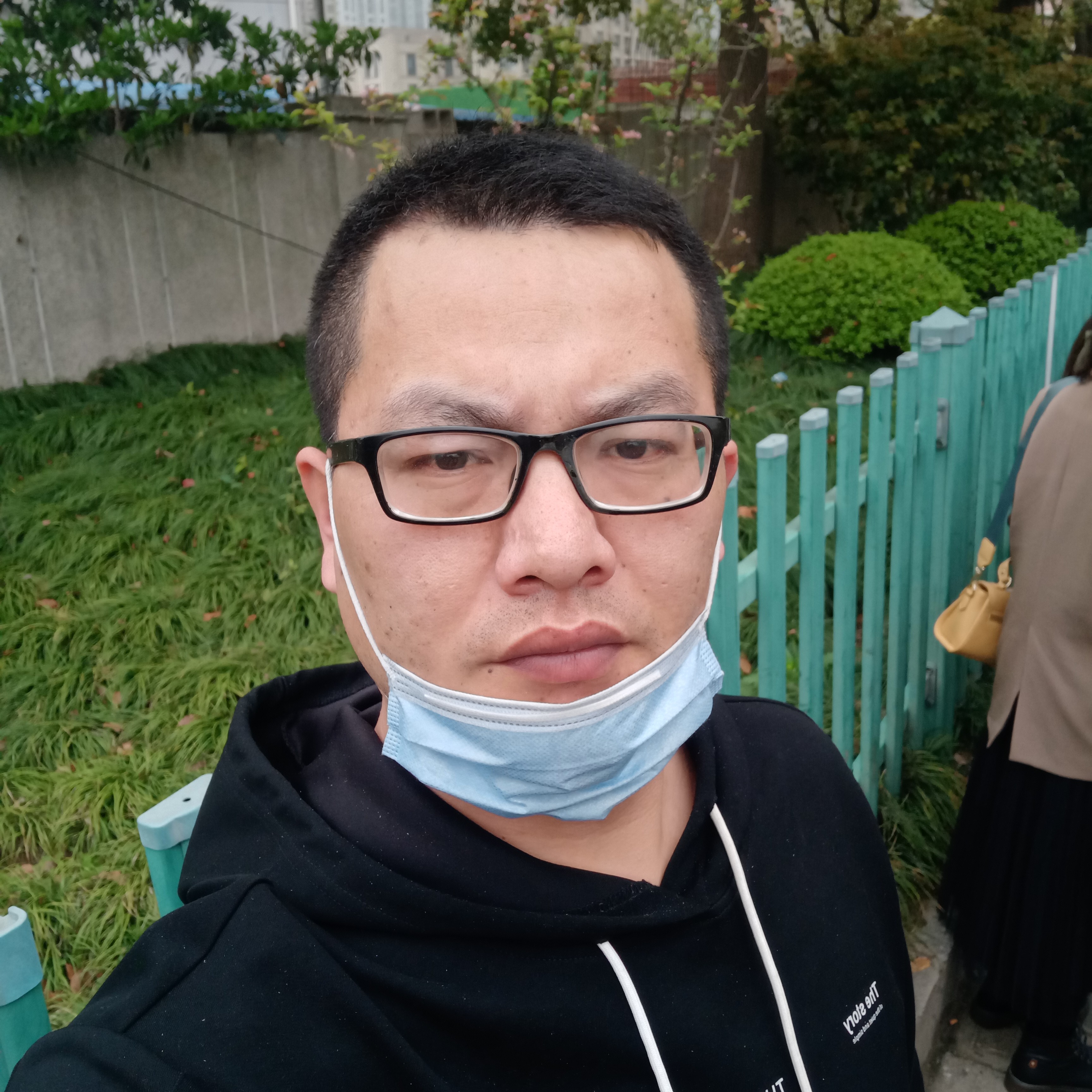 生存人间的照片