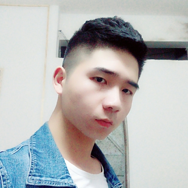 干净枕头的照片