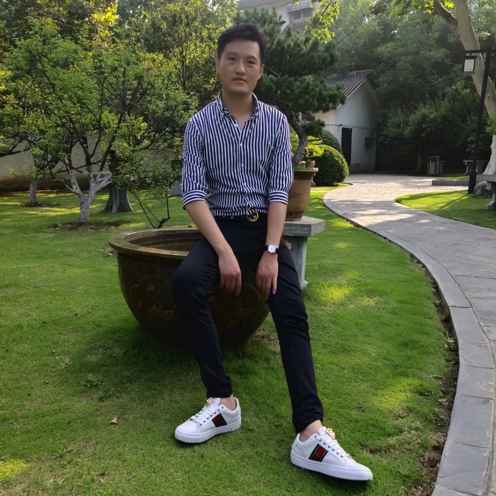 诺言拿安静的照片