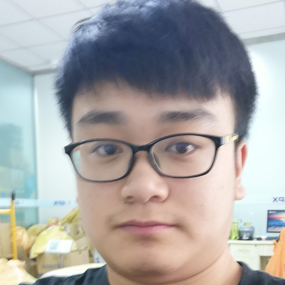 留胡子浅吻花生的照片