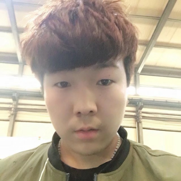 风向改变发型的照片